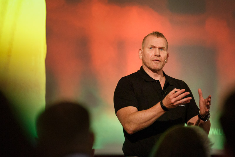 Keynote und Vortrag bei einer Firmenveranstaltung – professionelle Eventfotografie für Events, Kongresse und Messen.