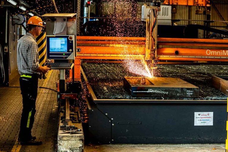 Erfahrener Industriefotograf aus NRW – authentische und präzise Unternehmensfotografie im Ruhrgebiet und deutschlandweit. Spezialisiert auf Industrie, Technik und Business-Aufnahmen für starke Markenauftritte und visuelles Storytelling