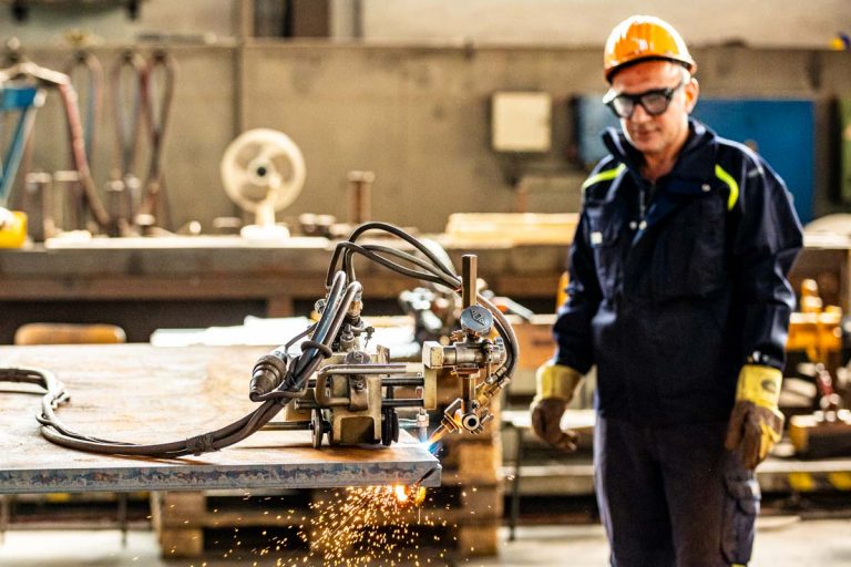 Erfahrener Industriefotograf aus NRW – authentische und präzise Unternehmensfotografie im Ruhrgebiet und deutschlandweit. Spezialisiert auf Industrie, Technik und Business-Aufnahmen für starke Markenauftritte und visuelles Storytelling