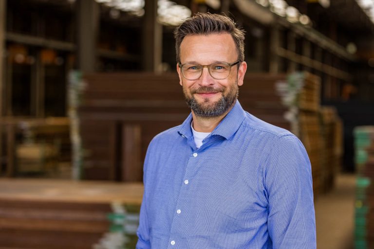 Erfahrener Industriefotograf aus NRW – authentische und präzise Unternehmensfotografie im Ruhrgebiet und deutschlandweit. Spezialisiert auf Industrie, Technik und Business-Aufnahmen für starke Markenauftritte und visuelles Storytelling