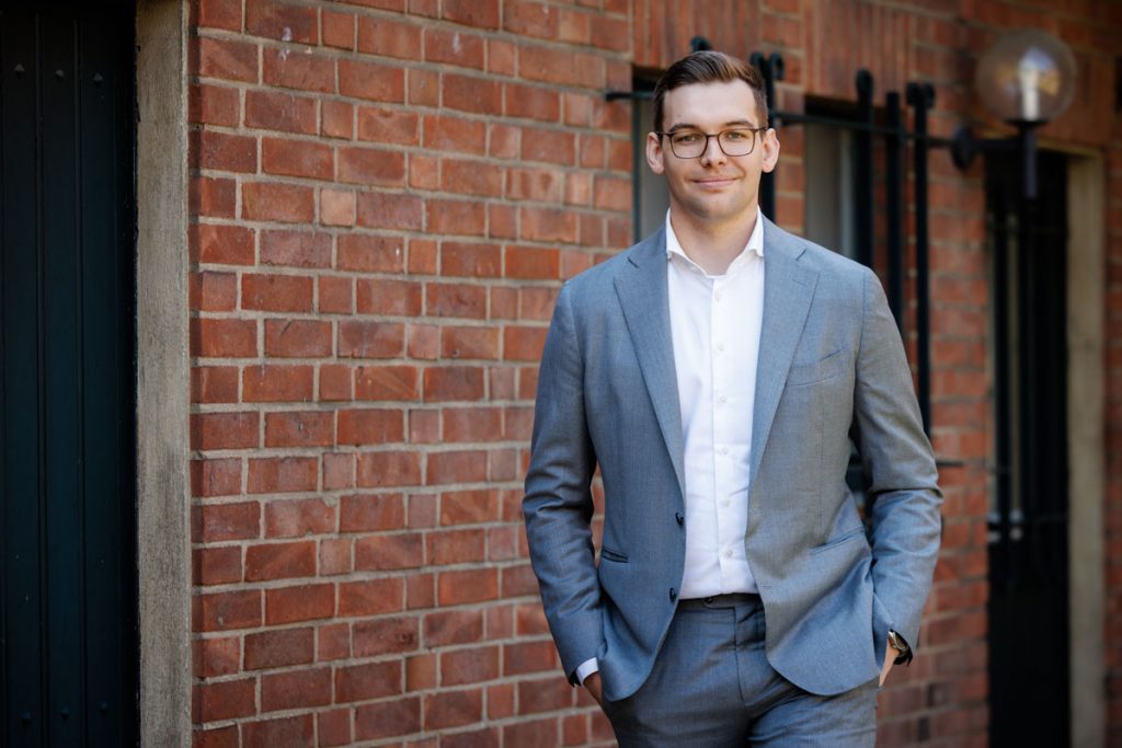 Businessportrait für Rechtsanwalt Nils Versteeg, aufgenommen in Krefeld