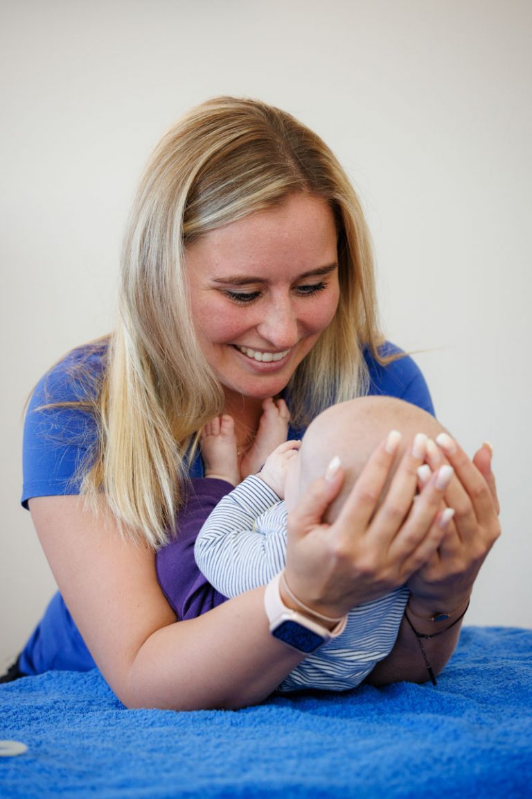 Authentische Behandlungsmomente in der Physiotherapiepraxis, von manueller Therapie bis zur Babybehandlung